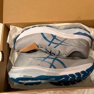 Asics GT-2000 women's 8 1/2 grey/blue